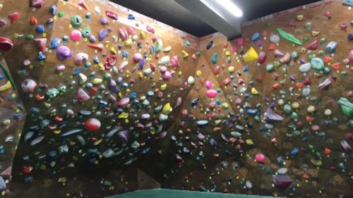 大阪府のクライミング施設「ボルダリングジム MUSHROOMING（マッシュルーミング）」